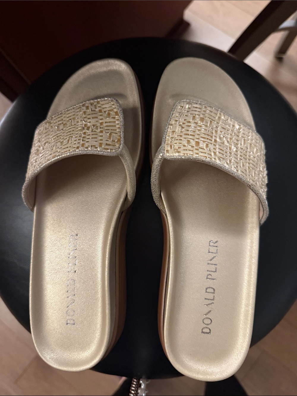 Donald J. Pliner 6 M Metallic Gold Woven-Detail Slide Mules